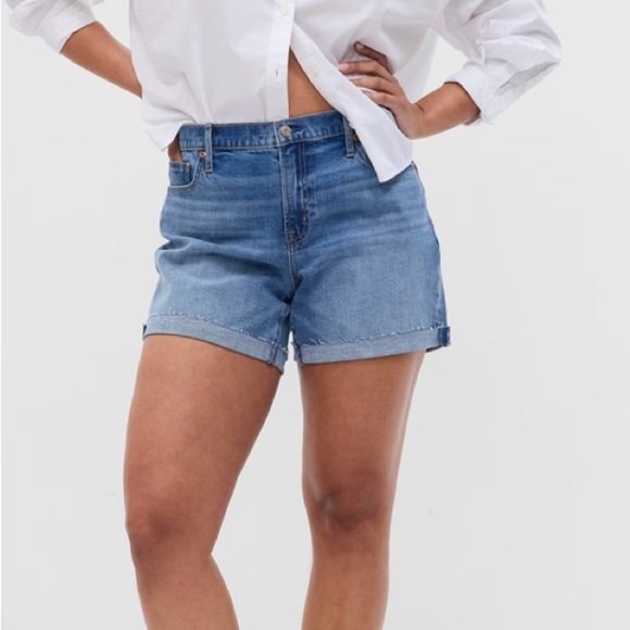 NEW - Gap 5" Mid Rise Denim Girlfriend Shorts with Washwell. 29/8R - Picture 1 of 6